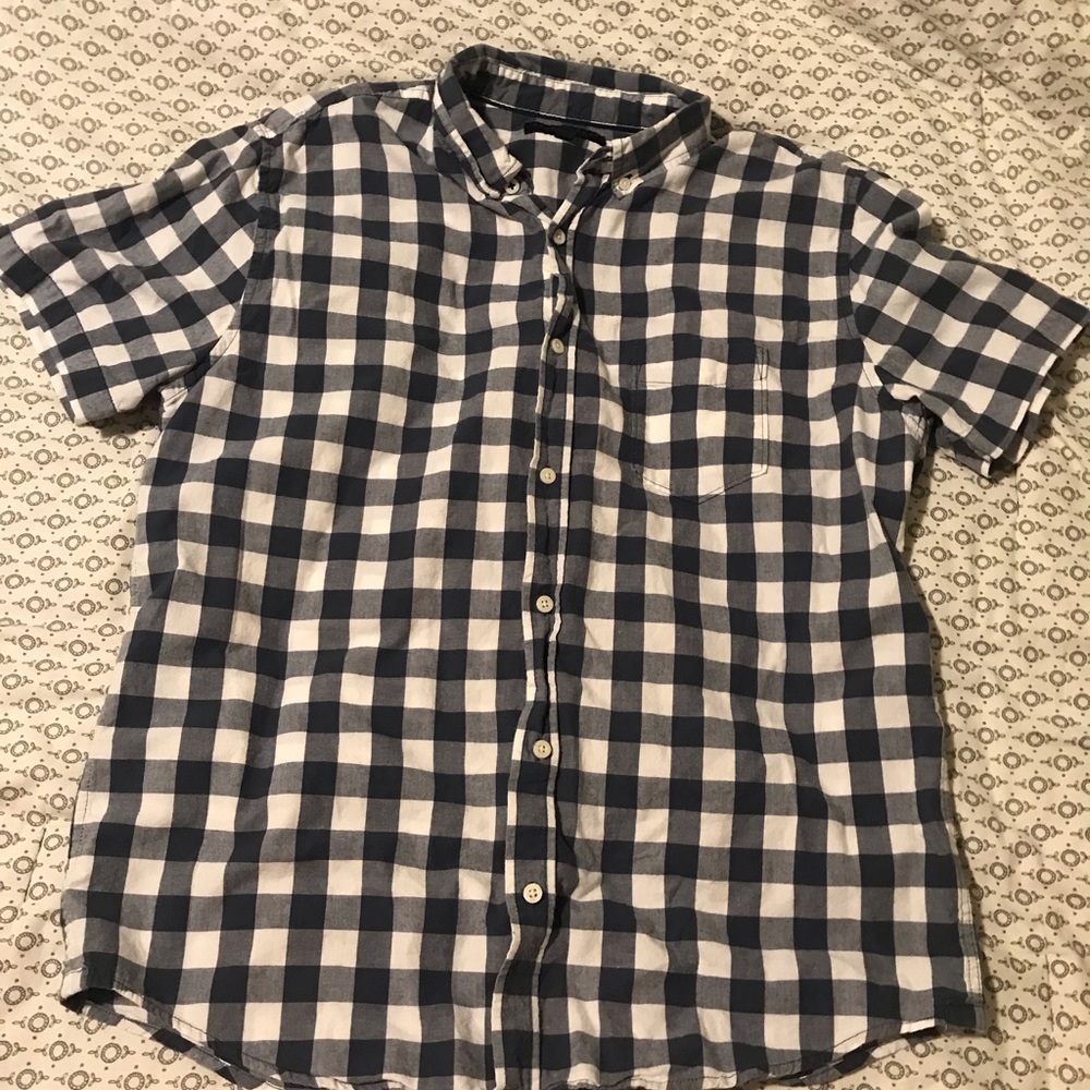 Short sleeve Aeropostale blue & white plaid shirt